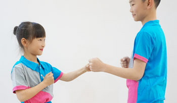 學(xué)校校服統(tǒng)一的優(yōu)點(diǎn)有哪些？