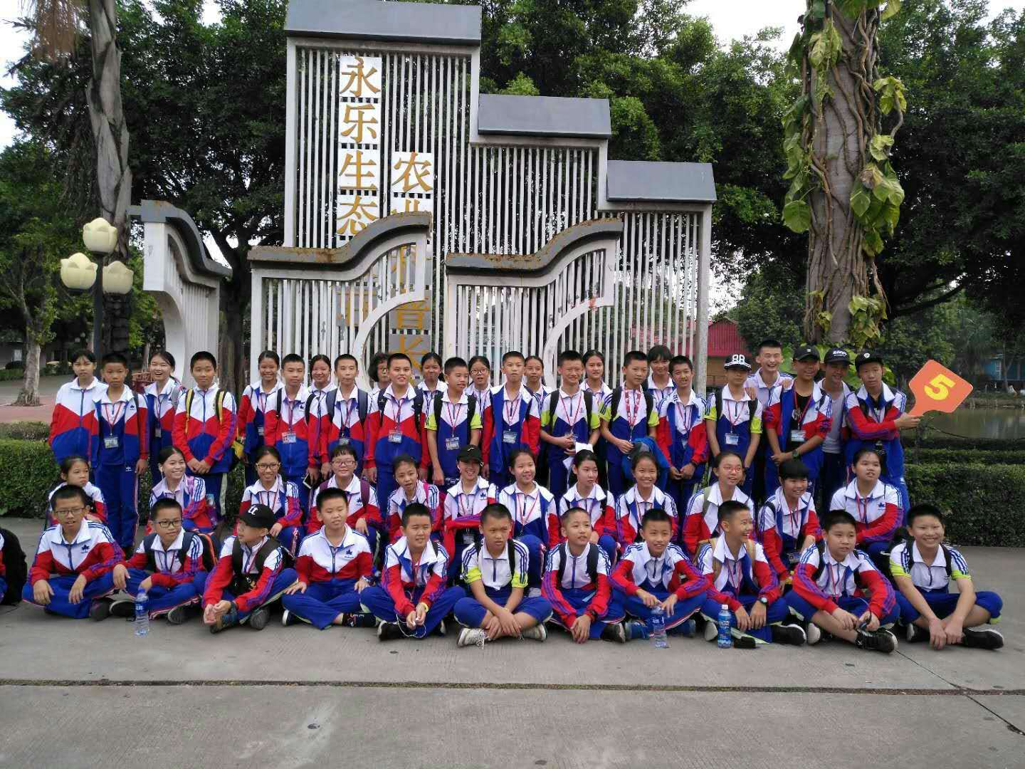 東莞小學(xué)校服定制廠家通榮制衣在2018年將做出調(diào)整實(shí)現(xiàn)2000萬業(yè)績