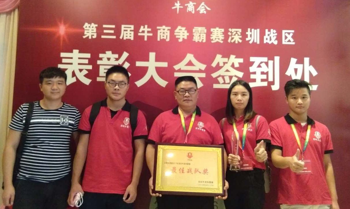 神圣的學(xué)校定制統(tǒng)一的學(xué)生校服到底有何寓意