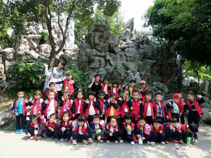 相信各位家長都為園服縮水感到頭疼吧幼兒園園服廠家告訴你秘訣